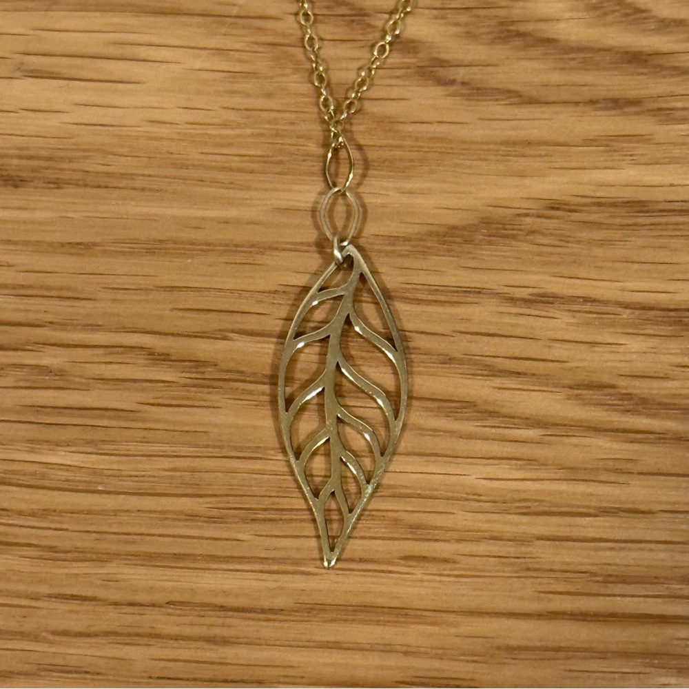 Athena Designs Gold Tone Leaf Pendant Necklace